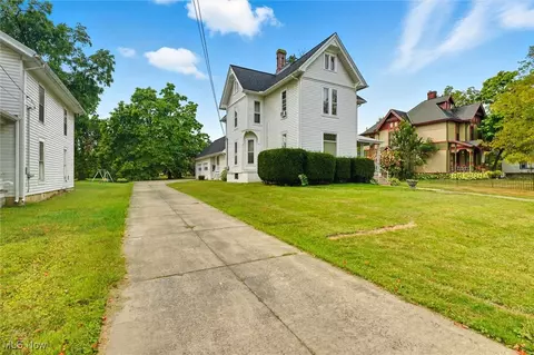 60 E Walnut St, Jefferson, OH 44047 photo 3