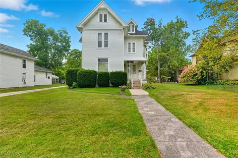 60 E Walnut St, Jefferson, OH 44047