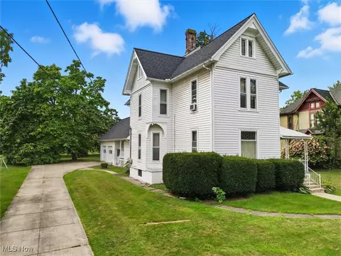 60 E Walnut St, Jefferson, OH 44047 photo 2