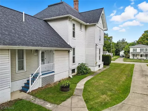 60 E Walnut St, Jefferson, OH 44047 photo 4