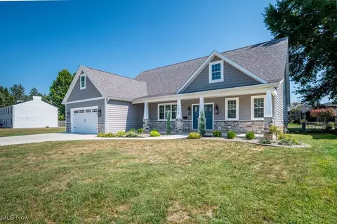 1004 Florence St, Belpre, OH 45714