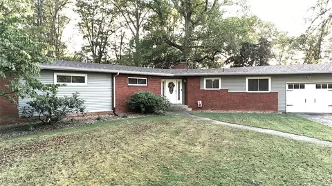 14 Fox Hill Dr, Parkersburg, WV 26104