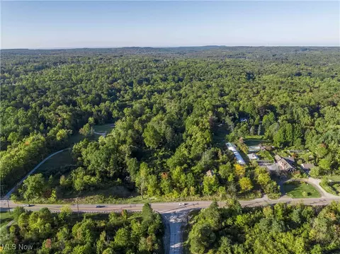 9448 Mayfield Rd, Chesterland, OH 44026