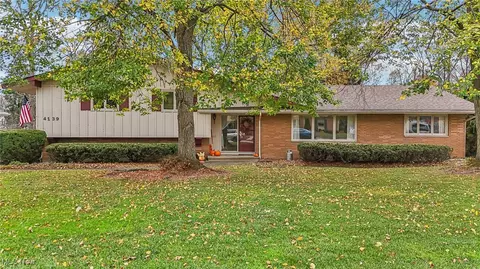 4139 W Valley Dr, Fairview Park, OH 44126