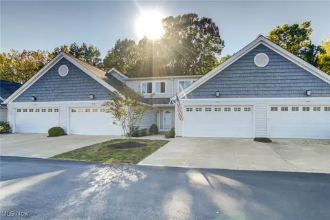 1256 Canyon View Rd, Northfield, OH 44067