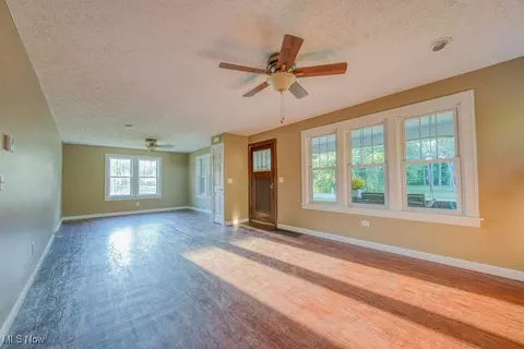 5396 W Maple Ave, Geneva, OH 44041 photo 5