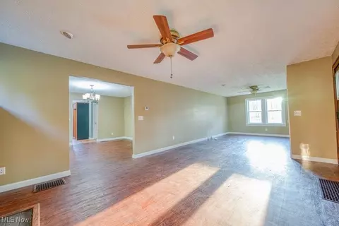 5396 W Maple Ave, Geneva, OH 44041 photo 3