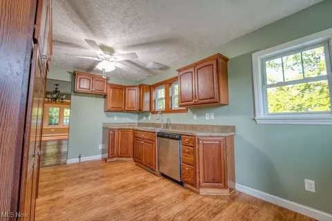 5396 W Maple Ave, Geneva, OH 44041 photo 10