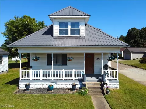 813 41st St, Vienna, WV 26105