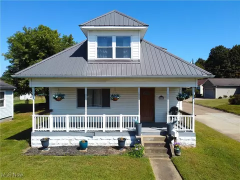 813 41st St, Vienna, WV 26105