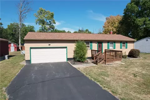 17964 Glendale Ave, Lake Milton, OH 44429
