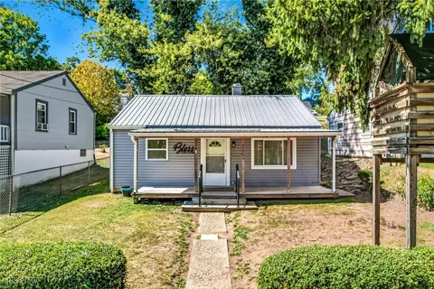 1365 Sunnyside St, East Liverpool, OH 43920