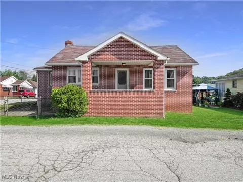 813 Main St, Windsor Heights, WV 26075