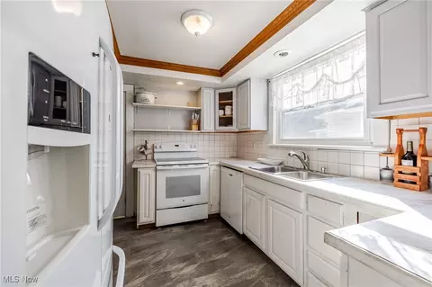 Kitchen - 6226 Edward Ave, Ashtabula, OH 44004 photo 1 of 5