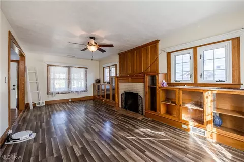 Living - 6226 Edward Ave, Ashtabula, OH 44004 photo 4 of 9