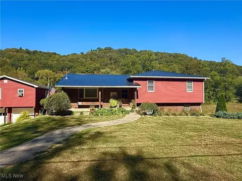 3063 Hebron Rd, Saint Marys, WV 26170