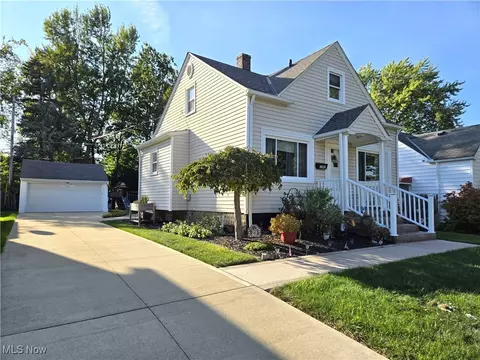 1652 Temple Ave, Mayfield Heights, OH 44124