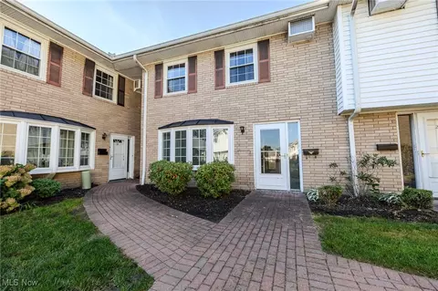 9 Meadowlawn Dr #21, Mentor, OH 44060
