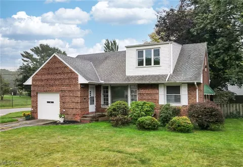 4860 Anderson Rd, Lyndhurst, OH 44124