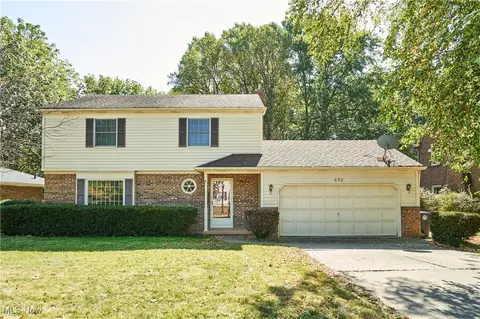 652 Palisades Dr, Akron, OH 44303