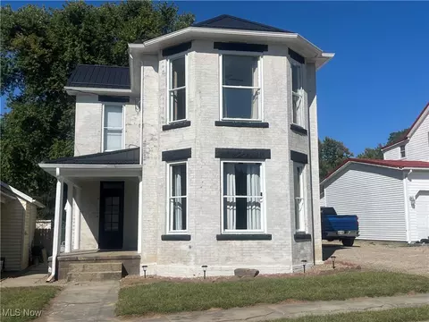 221 E Brown St, Crooksville, OH 43731