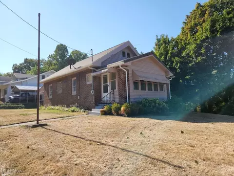 1792 Malasia Rd, Akron, OH 44305