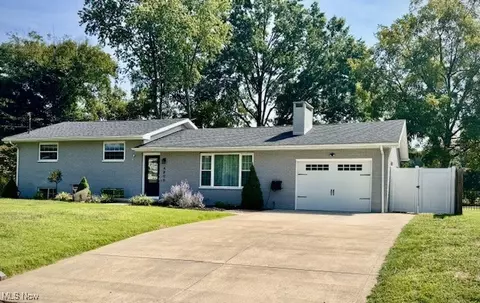 4806 7th Ave, Vienna, WV 26105