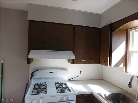 1705 Douglas Rd, Wickliffe, OH 44092 photo 3
