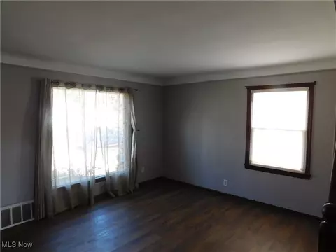 1705 Douglas Rd, Wickliffe, OH 44092 photo 2