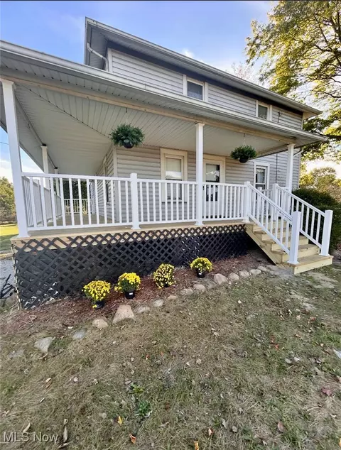 3990 Edison St NE, Hartville, OH 44632