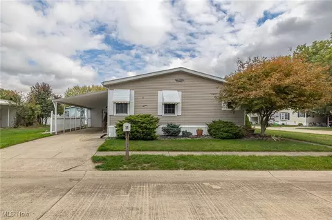 11 Concert Ct, Olmsted Twp, OH 44138