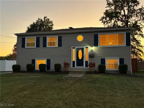 1228 Cavalcade Dr, Austintown, OH 44515