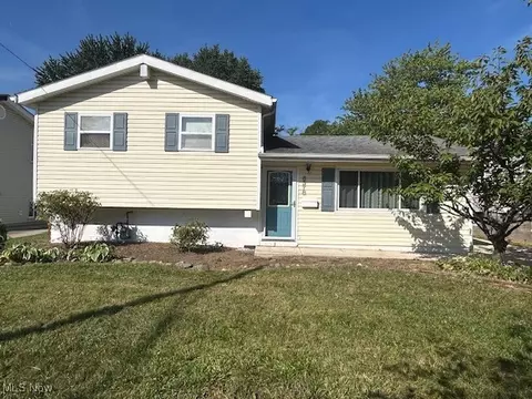 6378 Edgehurst Dr, Brook Park, OH 44142