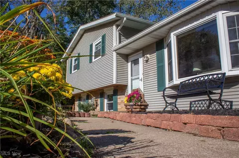 8694 Candlewood Ave NW, North Canton, OH 44720