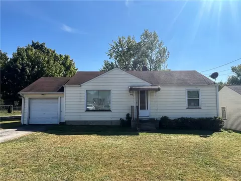 451 Powers Ave, Girard, OH 44420