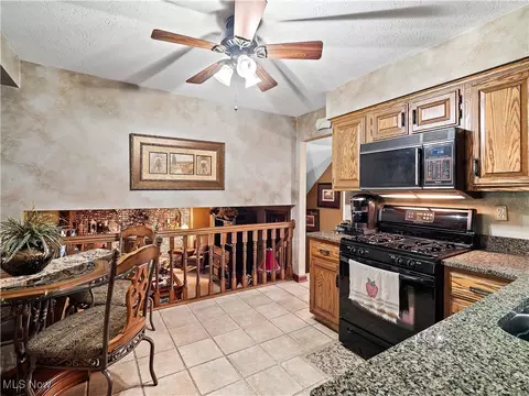 11228 Gordon Dr, Parma, OH 44130 photo 13