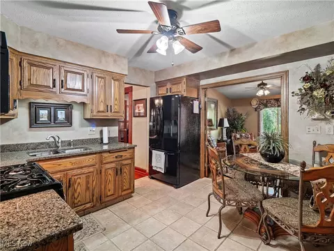 11228 Gordon Dr, Parma, OH 44130 photo 14