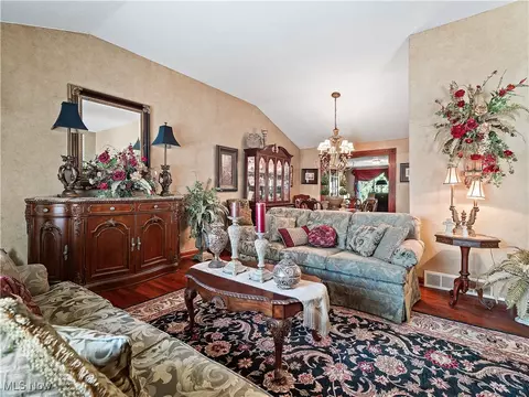 11228 Gordon Dr, Parma, OH 44130 photo 9