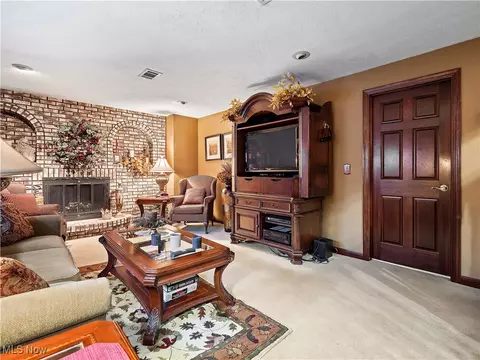 11228 Gordon Dr, Parma, OH 44130 photo 18