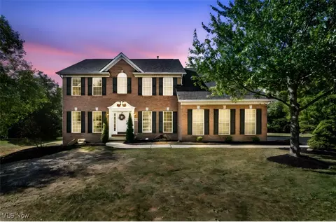 1255 Arlet Ct, Broadview Heights, OH 44147