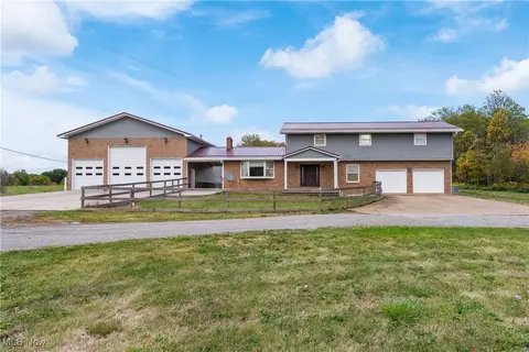 6086 Avalon Rd NW, Malvern, OH 44644