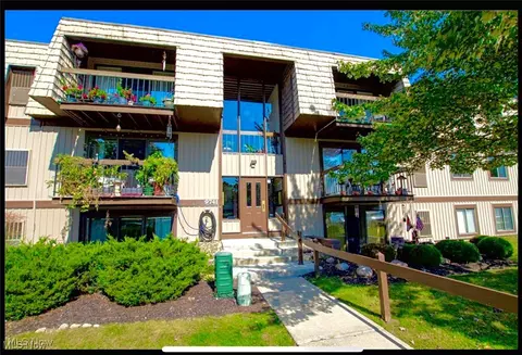 9741 Sunrise Blvd #M16, North Royalton, OH 44133