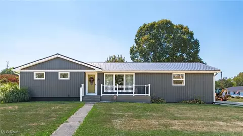 1130 Helene Dr, Zanesville, OH 43701