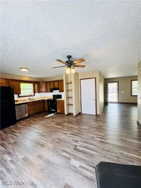 441 Morgan Ct, Lagrange, OH 44050 photo 2