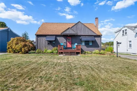 181 Renee Dr, Struthers, OH 44471