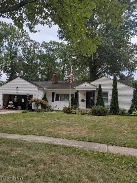 329 Yale Ave, Elyria, OH 44035