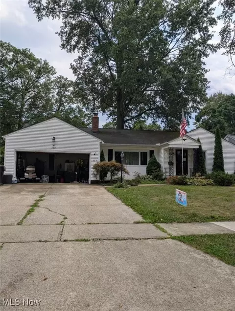 329 Yale Ave, Elyria, OH 44035 photo 2