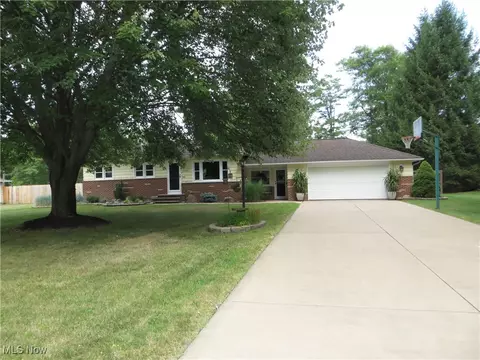 10821 Gregory Ln, North Royalton, OH 44133
