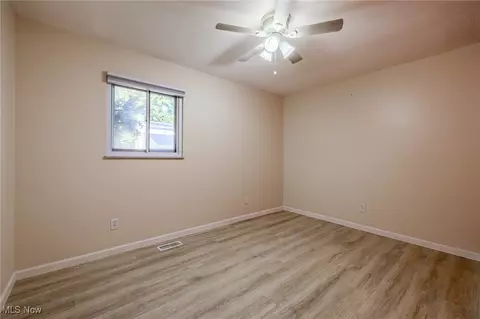 Bedroom - 967 Windermere Dr, Willoughby, OH 44094 photo 7 of 12