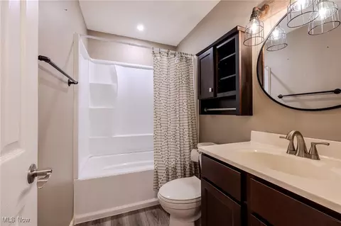 Bath - 967 Windermere Dr, Willoughby, OH 44094 photo 3 of 3